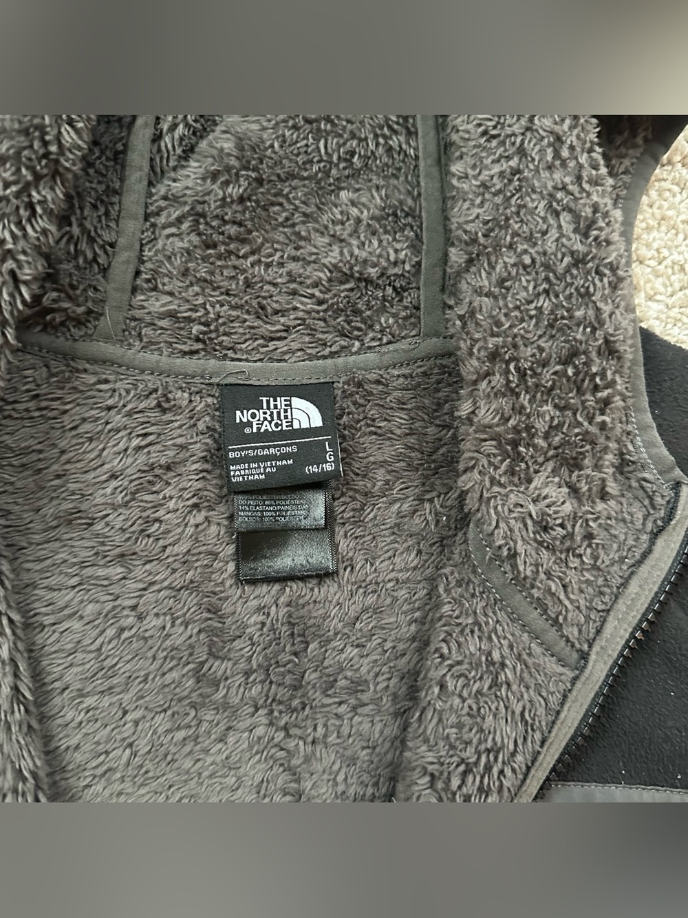 The North Face Black Hooded Fleece Jacket with Contrast Chest Pocket 452 - Picture 4 of 8